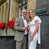 Die Eheleute Vanessa Franke und Jan Weber nach ihrer Trauung in Recklinghausen