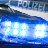 Blaulicht an einem Polizeiwagen.
