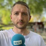 Philipp Pohl steht am Dortmunder Freibad Froschloch.
