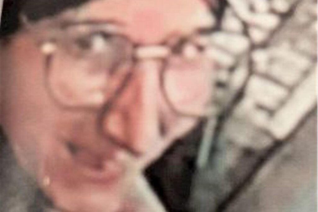 Mit diesem Foto einer Überwachungskamera sucht die Polizei nach einer verdächtigen Frau. Mit diesem Foto einer Überwachungskamera sucht die Polizei nach einer verdächtigen Frau.