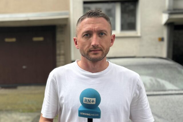 Philipp Pohl schaut in die Kamera.
