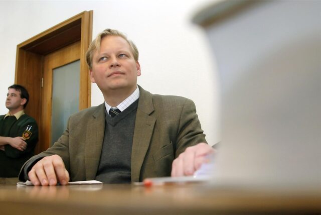 Kai Schürholt sitzt am 19. Dezember 2007 in einem Gerichtssaal im Amtsgericht in Landau.