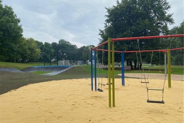 Der Spielplatz am Hallenbad wird nun endlich eröffnet.