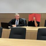 Verteidiger Ingo Benninghoven (links, hier in einem anderen Prozess) hat bereits angekündigt, gegen die Festnahme des Herner Haftbeschwerde einzulegen.