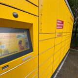 Packstation neben einer Aldi-Filiale