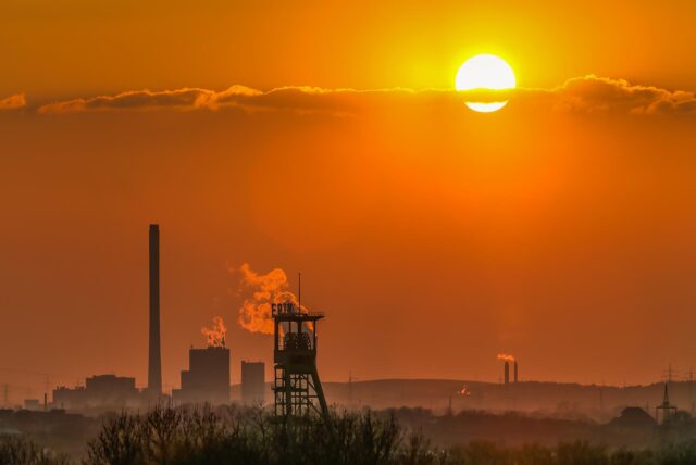 Sonnenuntergang über Castrop-Rauxel: Im Sommer ist es gerade in der Altstadt sehr heiß. Es fehlt schattiges Grün.