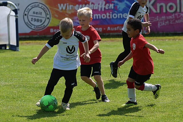 Der Jugendfußball nicht nur in Westfalen boomt. Seit der Europameisterschaft strömen vor allem junge Kids in die Vereine – hier eine Szene vom Jugendturnier des SuS Lünern (Kreis Unna).