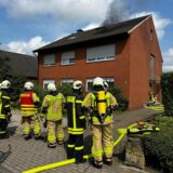 Zu einem Dachstuhlbrand ist die Feuerwehr am Freitagmittag in Dorsten gerufen worden.