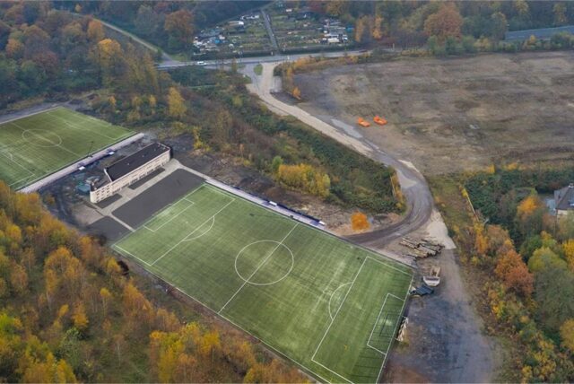 Auf dem ehemaligen Kraftwerksgelände sollen neben einem Ersatz für die bisherige Feuerwache an der Frebergstraße und einem neuen Standort für den EUV-Recyclinghof auch ein neuer Sportplatz für die Vereine Victoria Habinghorst, VfB Habinghorst und den VfR Rauxel entstehen.
