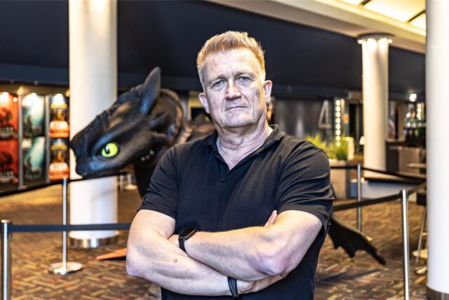 Matthias Terörde ist der Theaterleiter im Cinestar an der Steinstraße in Dortmund. Nach den Kinosälen werden jetzt auch das Foyer und die äußeren Räumlichkeiten des Kinos umgestaltet. „Mit den Renovierungsmaßnahmen entwickeln wir unser Haus zu einem unserer Flagship-Kinos weiter“, sagt der Kino-Chef.