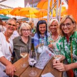 Gäste der Gourmedo 2024 auf dem Friedensplatz in Dortmund