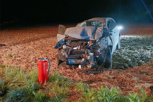 Kurz vor Mitternacht hat sich am Samstag ein Fahrzeug in Dortmund-Sölderholz überschlagen.