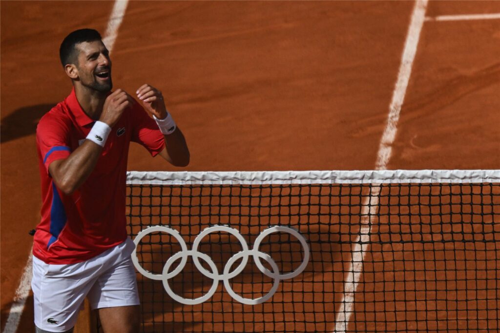 Novak Djokovic jubelt nach dem Spiel gegen Alcaraz.