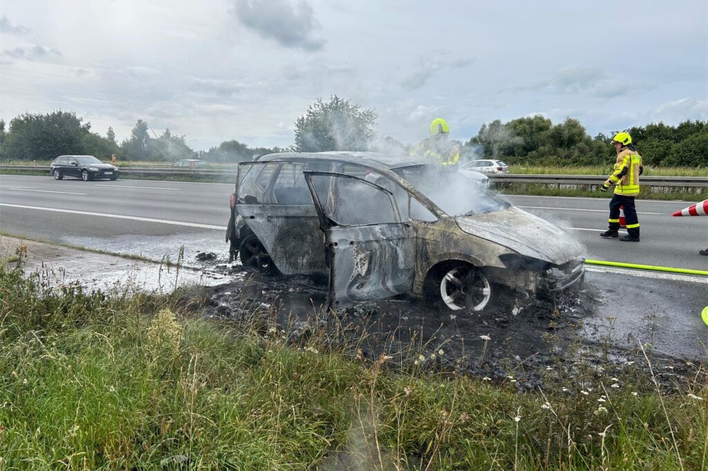 Nach 80 Minuten war der Brand auf der A2 in Höhe Henrichenburg gelöscht. Nach 80 Minuten war der Brand auf der A2 in Höhe Henrichenburg gelöscht.