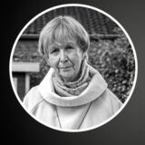 Die Montage zeigt Maria Peters aus Recklinghausen, die ehemalige Pastoralreferentin und bis zuletzt als katholische Trauerrednerin aktive Recklinghäuserin starb am 31. Juli 2024.