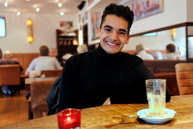 Auf Stippvisite in der Heimatstadt Haltern: Soufjan Ibrahim im Café Extrablatt.