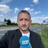 Philipp Pohl steht auf einer Brücke an der A44 in Dortmund.