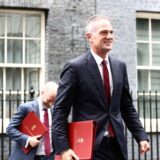 Peter Kyle, Wissenschaftsminister von Großbritannien, verlässt 10 Downing Street, nachdem er an der ersten Kabinettssitzung von Premierminister Sir Keir Starmer nach dem erdrutschartigen Wahlsieg der Labour-Partei teilgenommen hat.