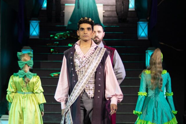 Soufjan Ibrahim als Benedikt in der Aufführung von Aschenputtel der Brüder Grimm Festspiele Hanau.