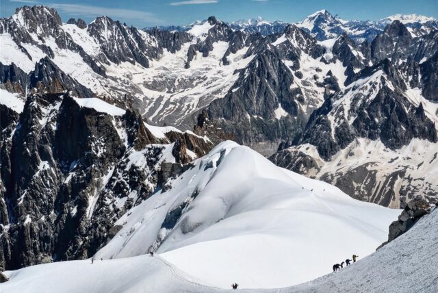 Am Mont Blanc werden zwei Deutsche nach einem Gletschersturz vermisst.