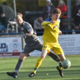 Die Spvg Schwerin (gelbe Trikots) und der SV Westfalia Huckarde zählen zu den Top-Teams der Bezirksliga 10.