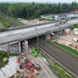 Autobahnbrücke der A40, über eine 3-gleisige Bahnstrecke, zwischen Bochum-Zentrum und Hamme