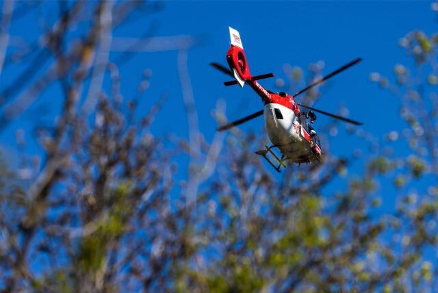 Ein Rettungshubschrauber in Aktion. (Symbolbild)