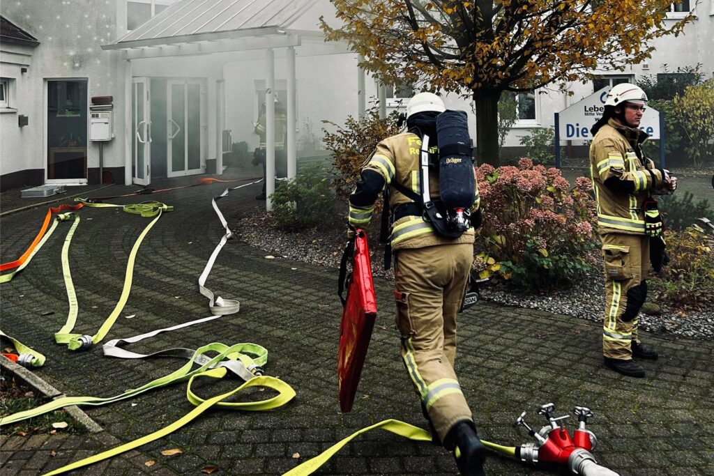 Die Feuerwehr Recklinghausen bei einer Übung in der Wohnstätte der Lebenshilfe