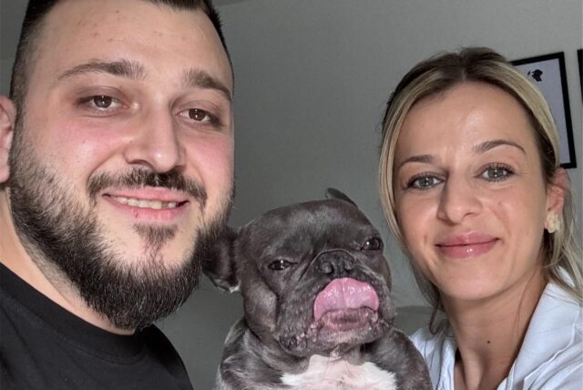 Serkan Göcmez und seine Frau Hulya filmen ihre Französische Bulldogge Duman (5) gerne für TikTok, der Erfolg überrascht auch die beiden.