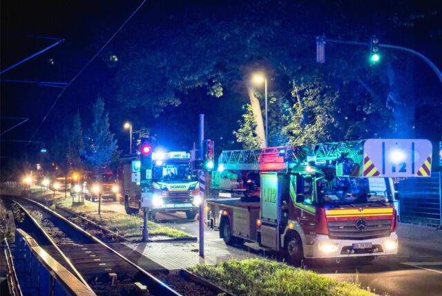 Ein Brand in der Dortmunder LWL-Klinik hat in der Nacht zu Samstag (10.8.) einen Großeinsatz der Feuerwehr ausgelöst.