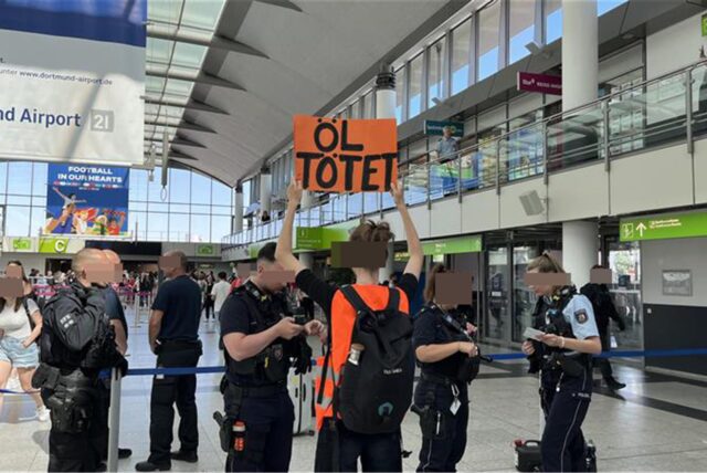 Polizeikräfte am Dortmunder Flughafen
