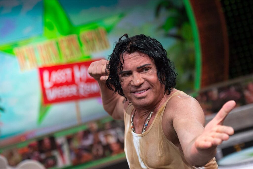 Sänger Costa Cordalis jubelt nach der RTL-Show «Ich bin ein Star - Lasst mich wieder rein!». 