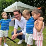 Hendrik Wüst mit Kindern