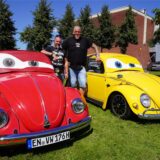 Männer an VW-Käfern