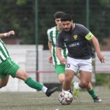 Alihan Kurgan (am Ball) erzielte nach seiner 45-Tore-Saison im ersten Spiel der Kreisliga A sofort einen Viererpack.