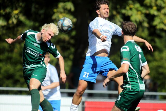 Emirhan Catakli (M., hier noch im Trikot von BW Langenbochum) hat sich bei einem Testspieleinsatz gegen den FC 96 Recklinghausen schwer verletzt.