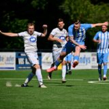 Dominik Pollmann zieht mächtig ab: Der Angreifer belebt nach seiner Einwechslung zur Halbzeit das Polsumer Spiel.