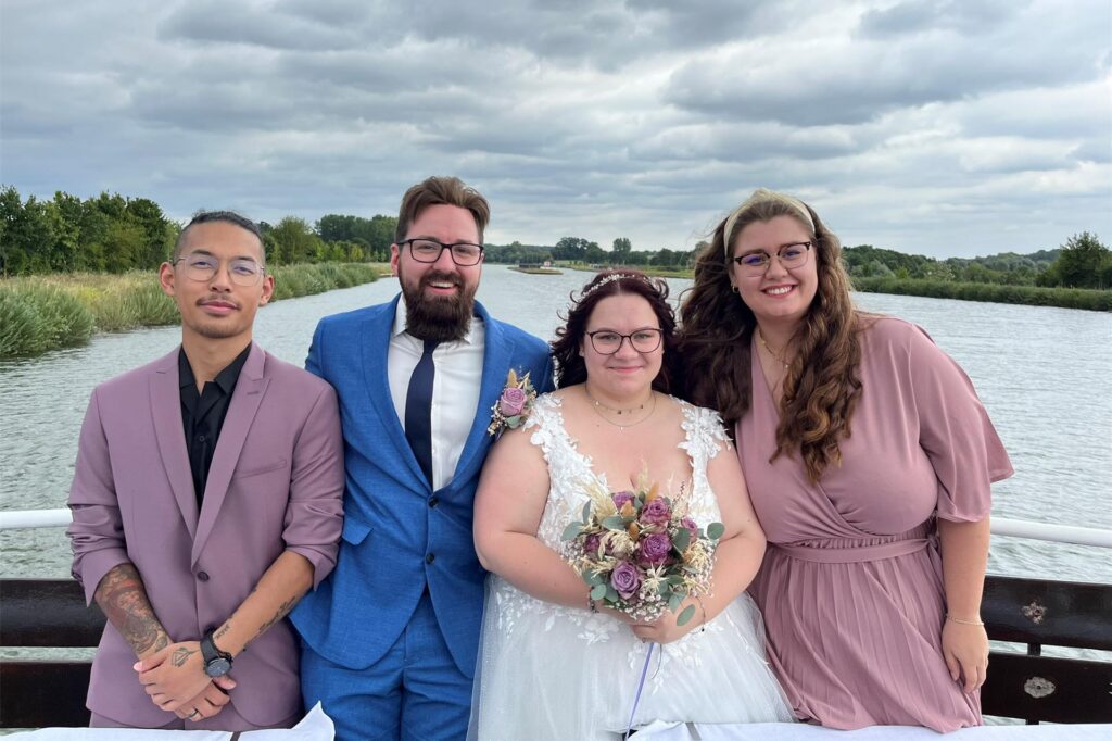 Nico Stüer und Angel Laruh haben auf dem Fahrgastschiff Henrichenburg geheiratet. Nico Stüer und Angel Laruh haben auf dem Fahrgastschiff Henrichenburg geheiratet.