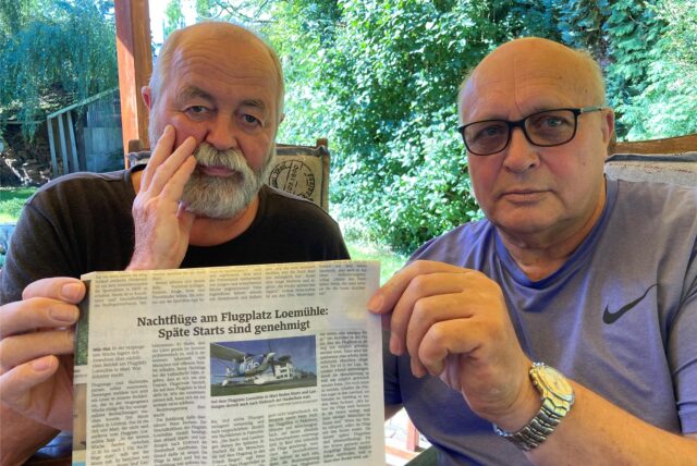 Die Löntroper Joachim Wichmann (l.) und Bernhard Rosengarten sehen die Genehmigung für vom Flugplatz Loemühle aus durchgeführten Nachtflüge kritisch.