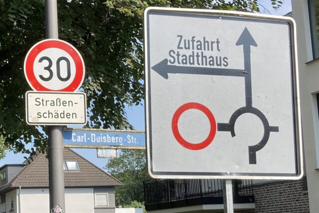 Wegen Straßenschäden gilt auf der Carl-Duisberg-Straße ab sofort Tempo 30 auf dem Abschnitt zwischen dem Stadthaus (vormals AV 3/7) und der A52-Auffahrt Marl-Hamm.