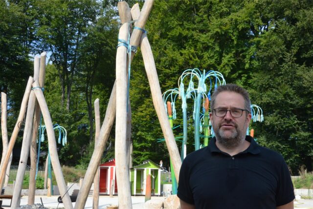 Christian Wessels vor der entstehenden Wasserlandschaft