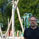 Christian Wessels vor der entstehenden Wasserlandschaft