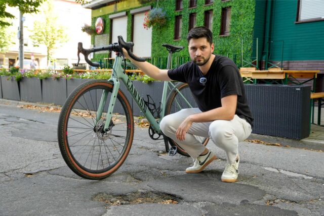 Reporter Lukas Wittland ist die Kreuzviertel-Straßen mit seinem Rad abgefahren, nachdem sich ein Anlieger über den Zustand der Straßen beschwert hat.