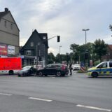 Auf einer Kreuzung im Dorstener Stadtgebiet sind zwei Autos zusammengestoßen.