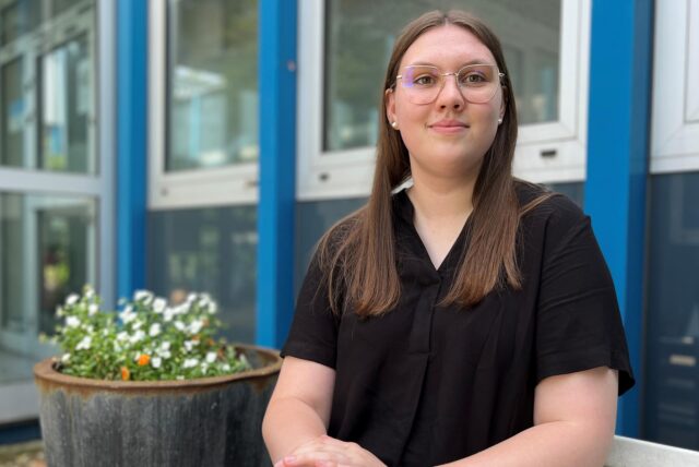 Leni Schnittka (19) ist mit 16 Jahren in die Ausbildung zur Pflegefachfrau gestartet.