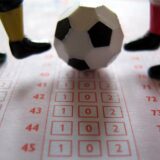 Unter den unter Manipulationsverdacht stehenden Fußballspielen sind auch Partien in Nordrhein-Westfalen.