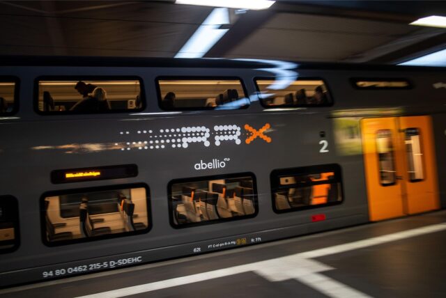 Der RRX am Dortmund Hauptbahnhof.