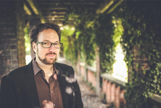 Erfolgsautor Carsten Henn liest in Altendorf-Ulfkotte.