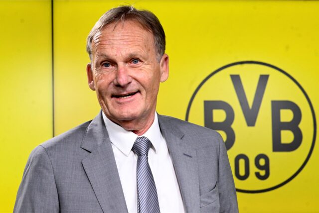 Hans-Joachim Watzke schaut zur Seite.