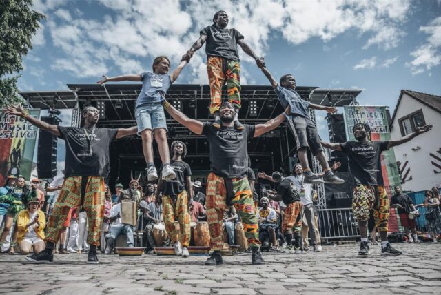Die Formation „Afrobatik“.